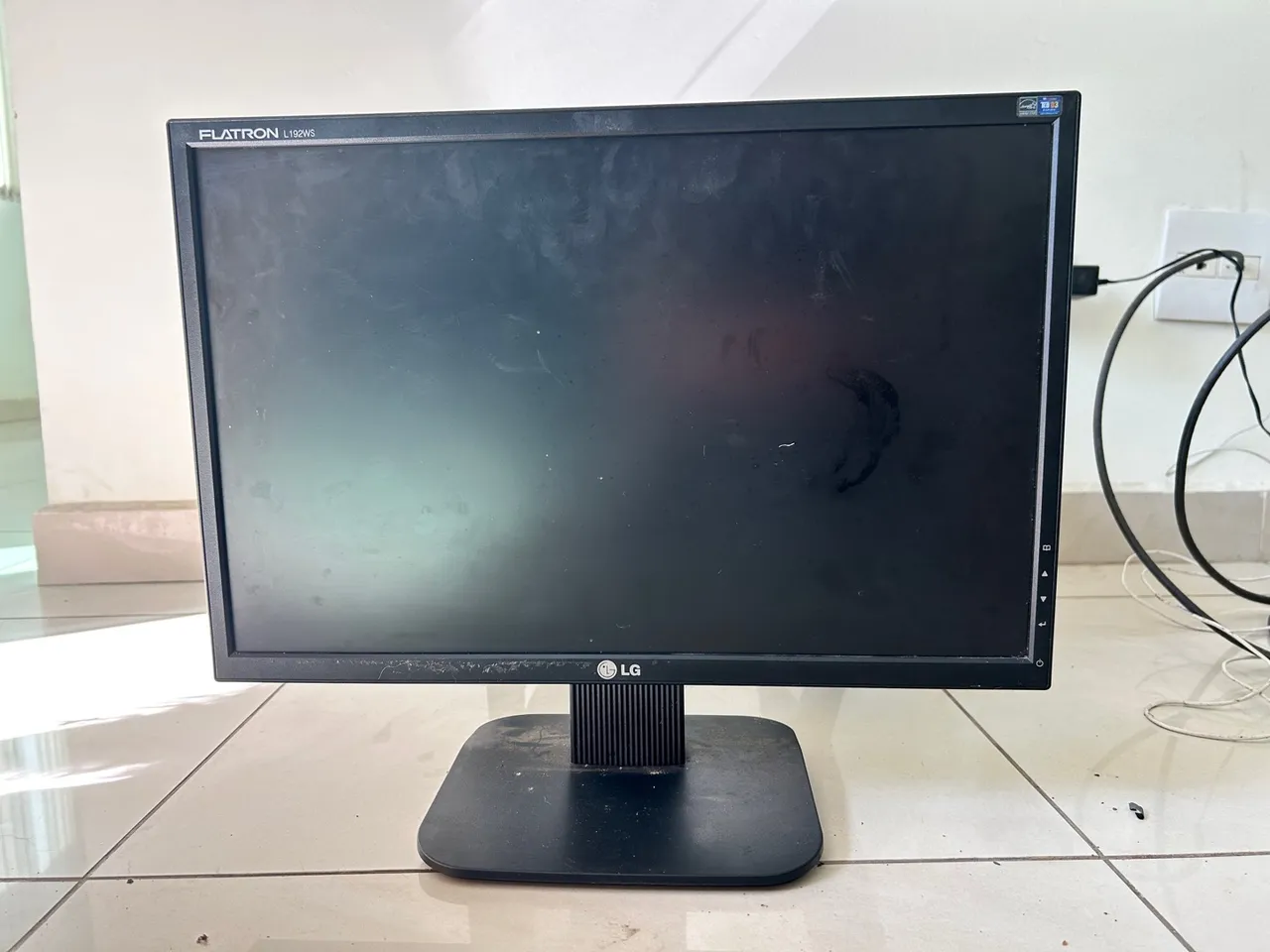 Monitor LG Flatron L192WS - Ótimo estado!