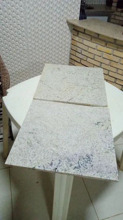 43 PEDRAS 0,50 X 0,50 COM ESPESSURA 1,5 CM GRANITO BRANCO SIENA - Foto 2