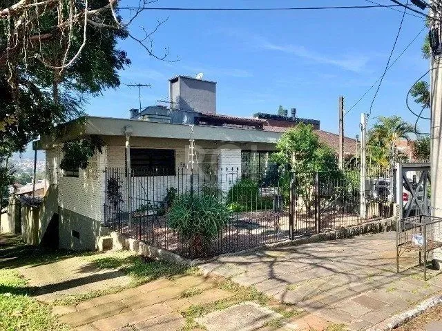 Casa de 3 dormitórios no bairro Bom Jesus
