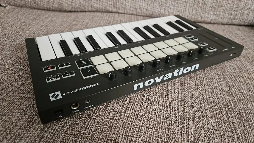 Novation Launch Key Mini mk3 - Instrumentos musicais - Parque das