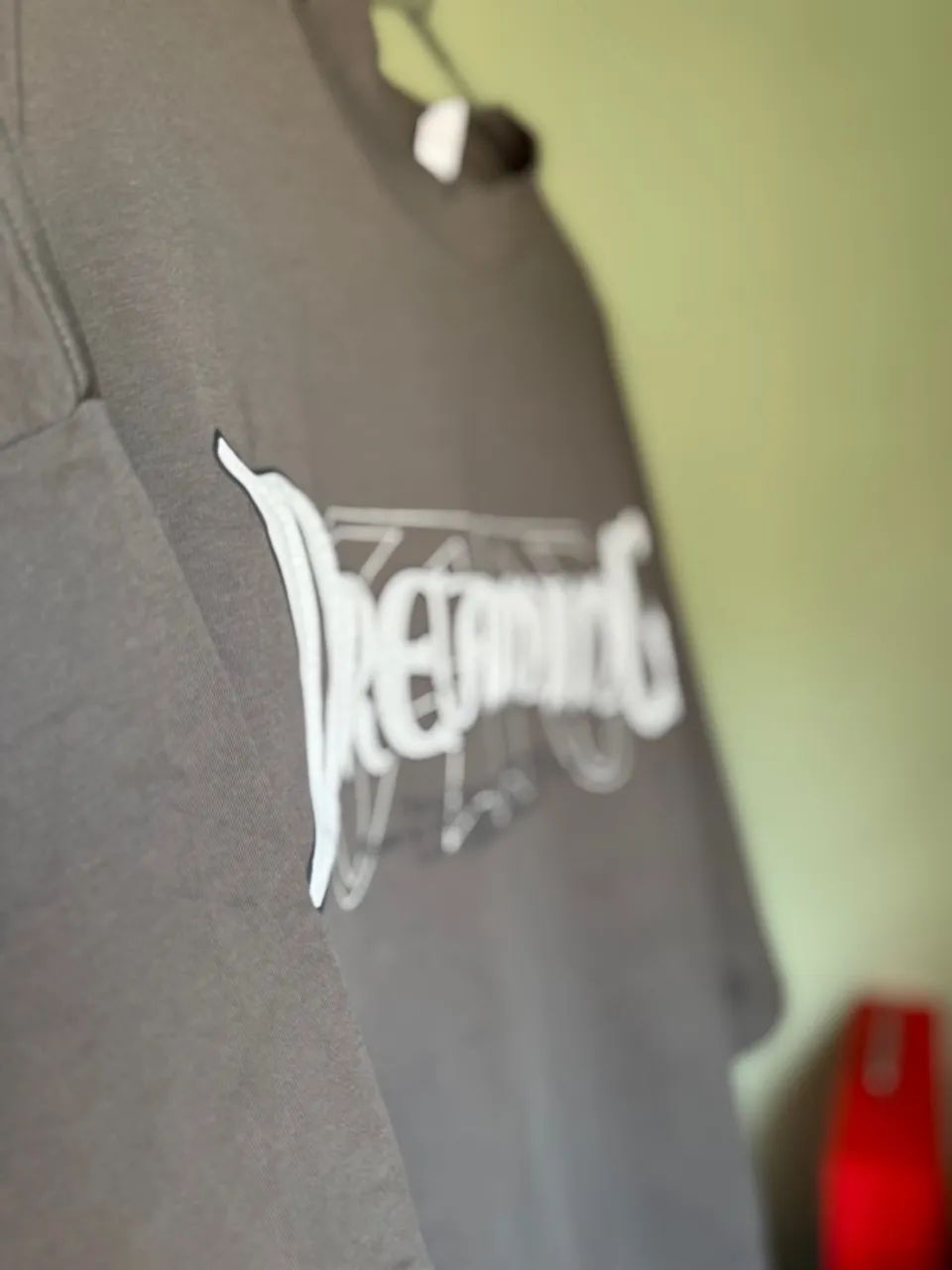 Camiseta Oversized Cinza Estampa com alto relevo  - Foto 4