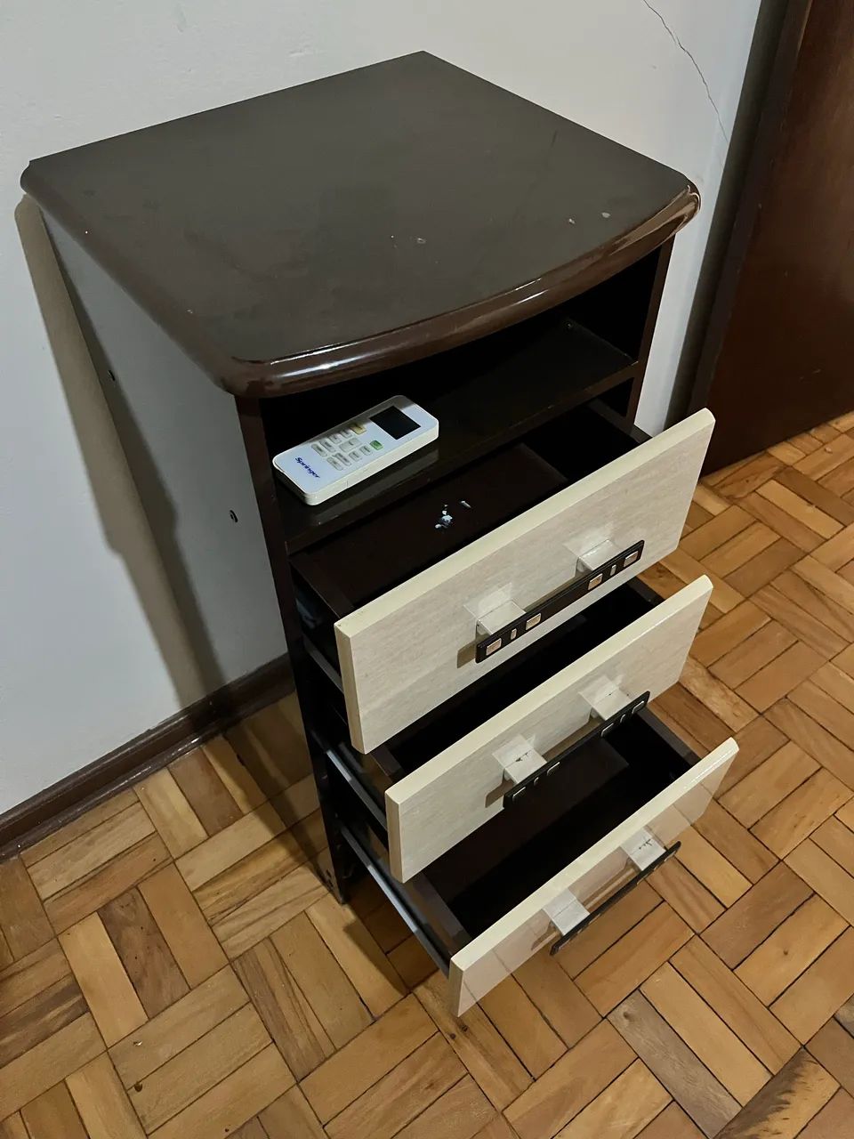 Aparador pequeno64319599897475124