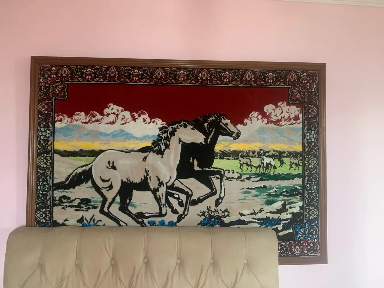 Quadro Decorativo de Cavalos em Tapeçaria