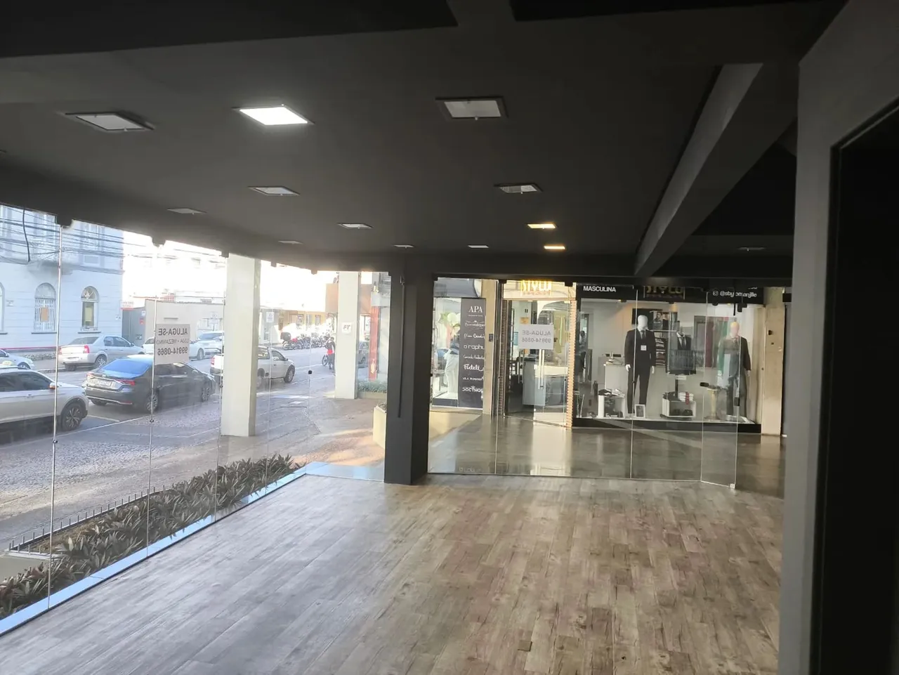 Sala Térrea de Esquina na Galeria Príncipe para alugar, 90 m² por R$ 5.000/mês - Centro -