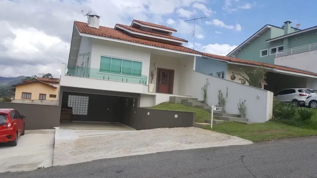 Sobrado aluguel com 280 metros quadrados com 4 quartos no Condomíni Aruã - Mogi das Cruzes