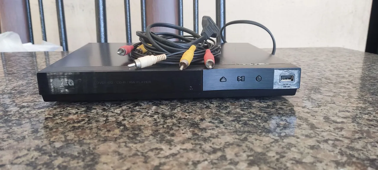 DVD Player LG com Cabos AV