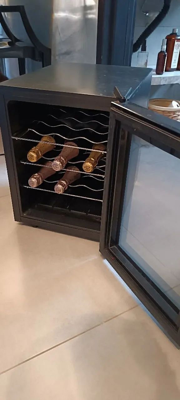 Adega refrigerada
