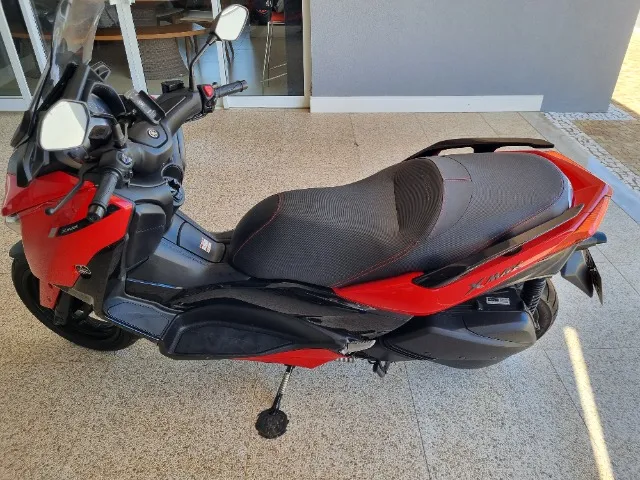 Yamaha X Max 250 vermelha / 4.100 km / tudo ok
