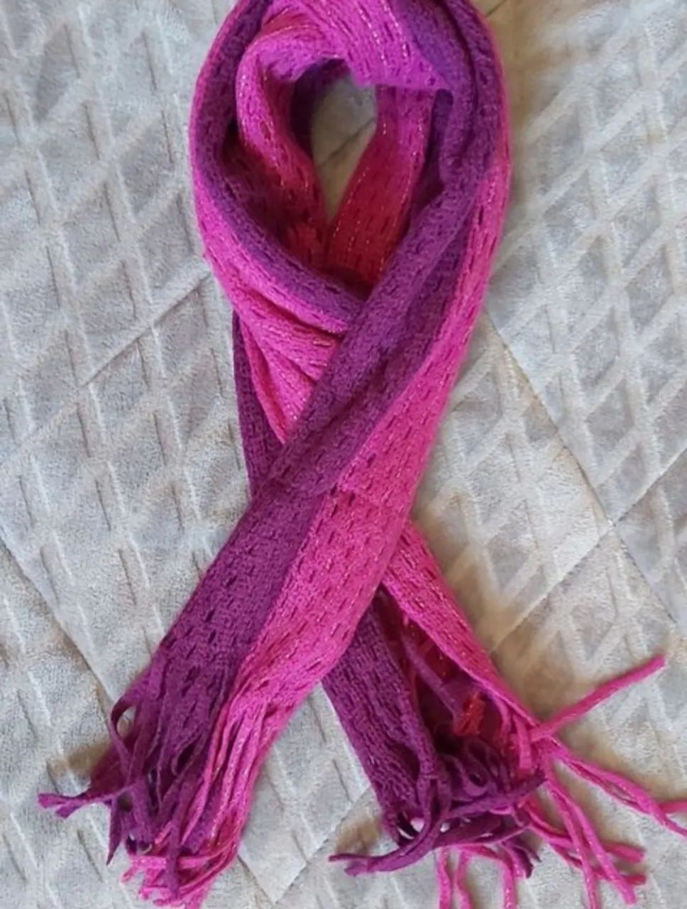 novo cachecol rosa e roxo com franja