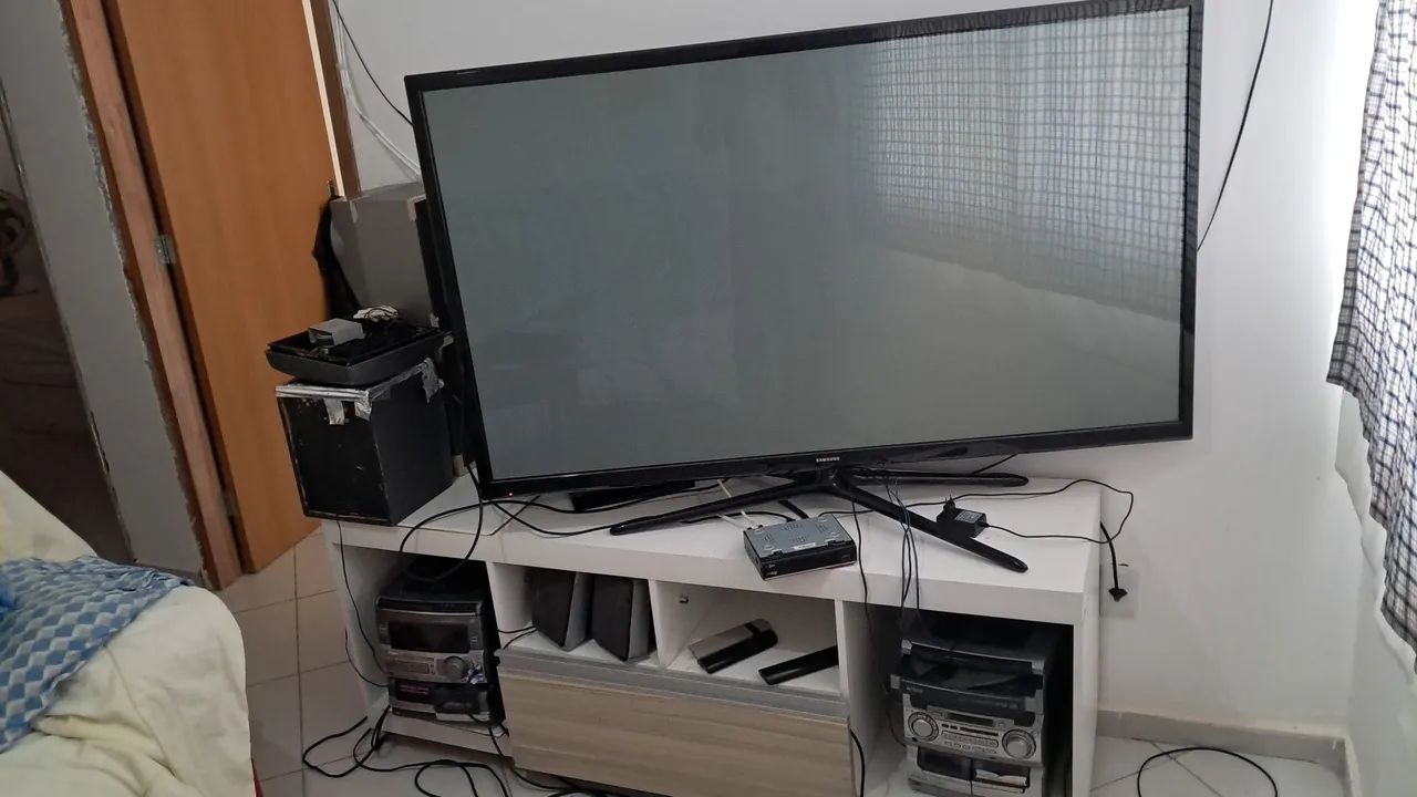 Rack para TV com excelente espaço para organização