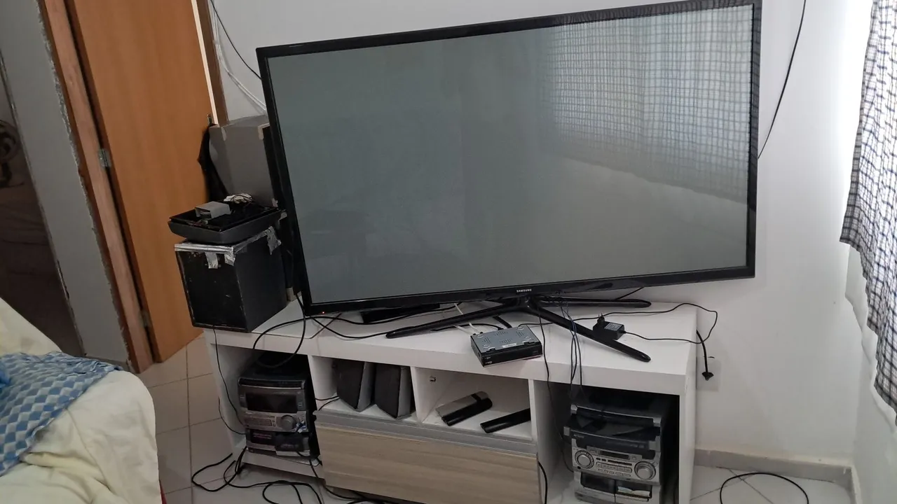 Rack para TV com excelente espaço para organização
