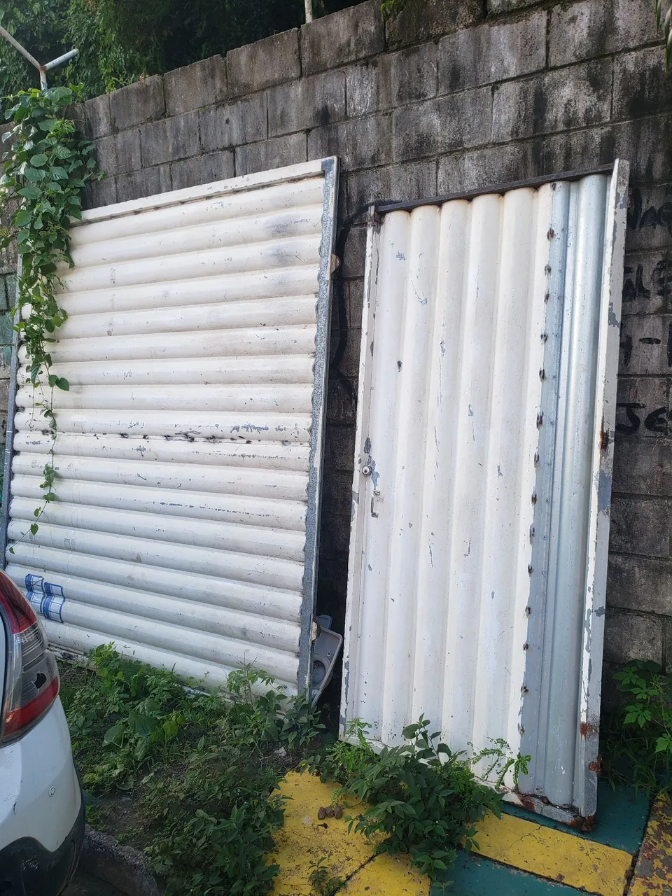 Portas de aço usadas