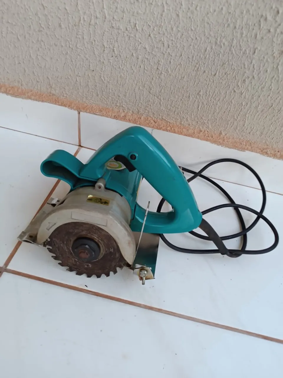 Serra elétrica 1200 W