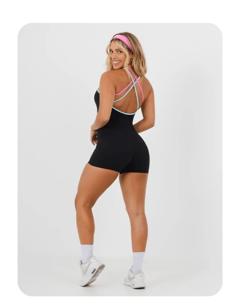 Macacão Esportivo Feminino Preto com Detalhes Coloridos - Foto 3