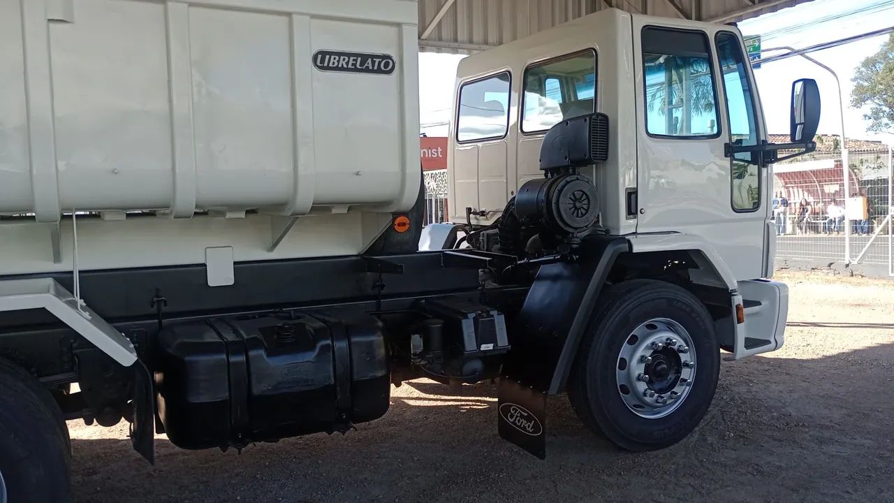 Tenho pra vender Ford cargo 2428 - Foto 2