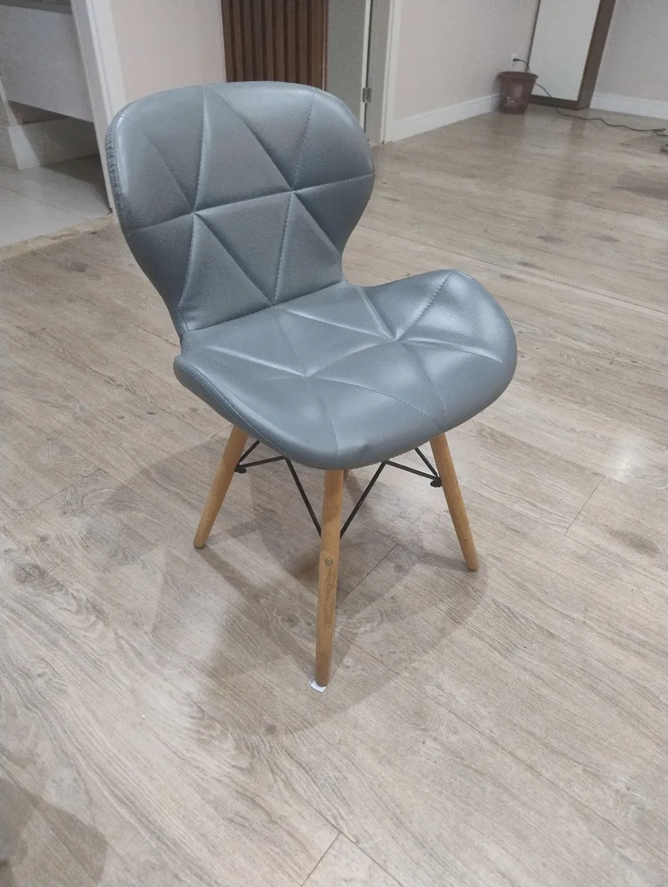 Cadeira fixa Cinza Estilo Eames
