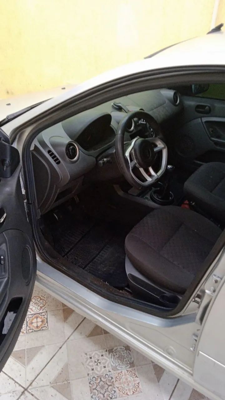 FORD FIESTA PERSONNALITÉ 