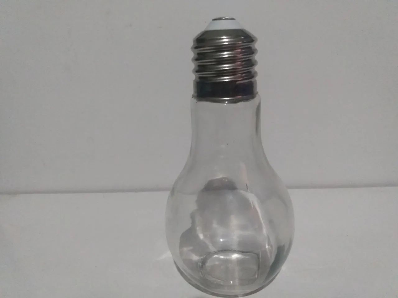 Garrafa de vidro em formato de lâmpada - Foto 3