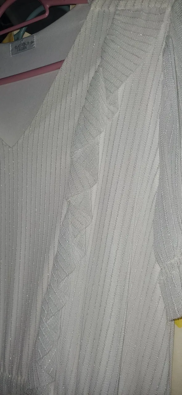 Vestido Feminino Branco com Detalhes