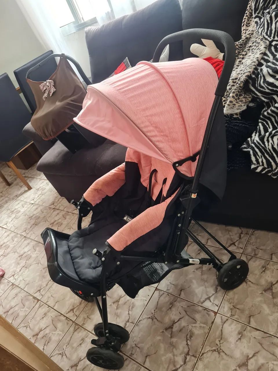 Carrinho de bebê Cosco Preto com Rosa - Foto 3