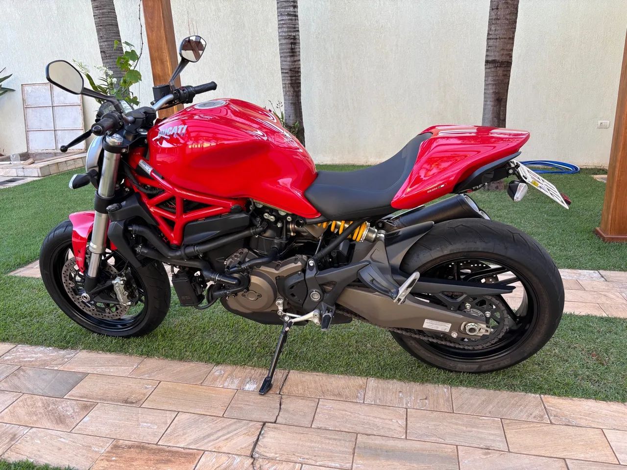 Vendo moto Ducati Monster 821, 2016 com 18 mil km 