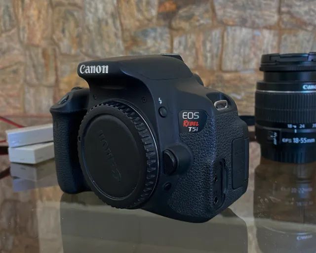 Câmera DSLR Canon EOS Rebel T5i + Lente Canon 18-55mm + 2 baterias originais + bag - Foto 2