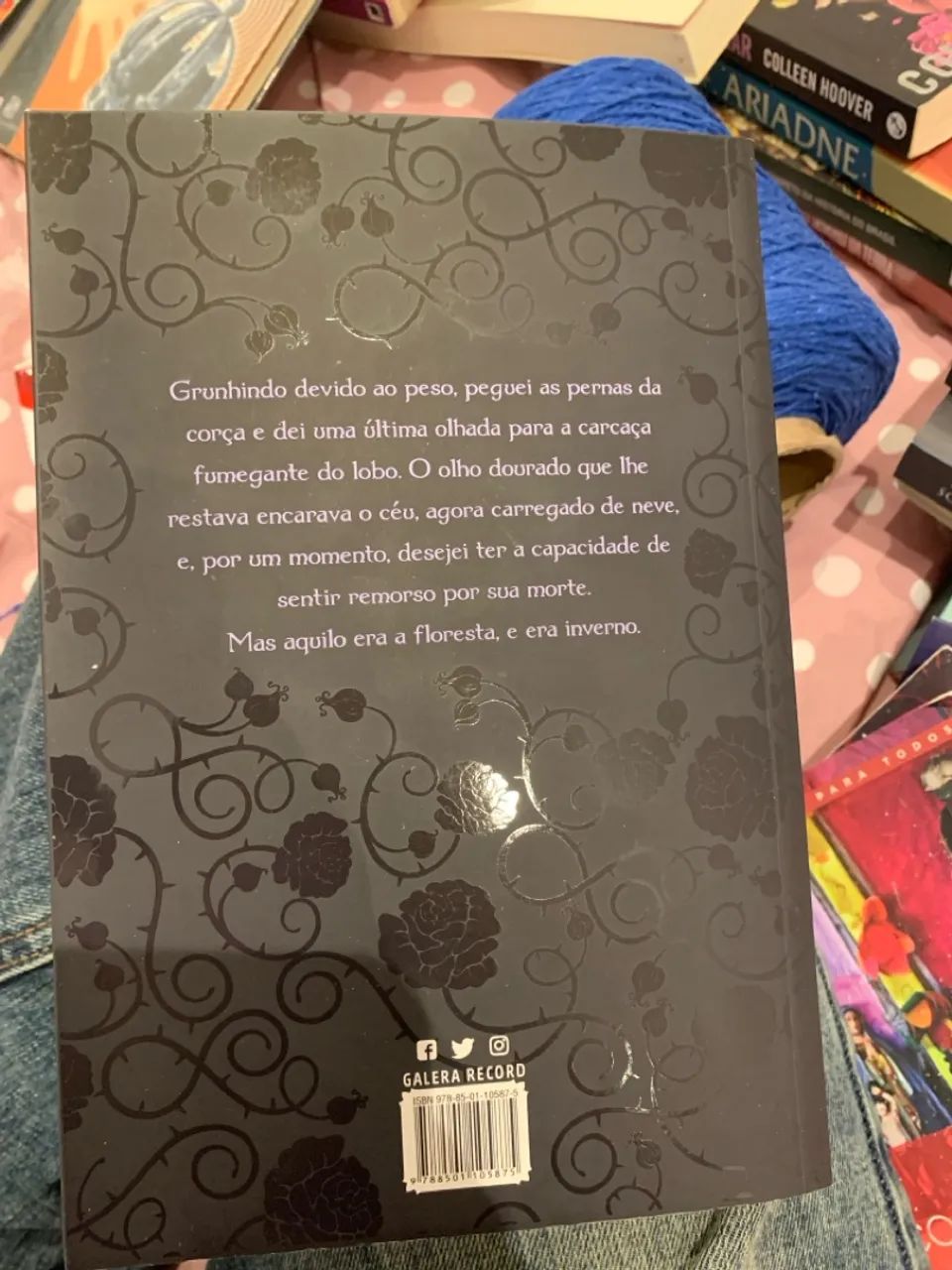 Corte de Espinhos e Rosas - Sarah J. Maas - Foto 2
