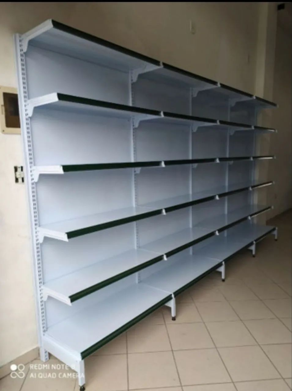 Gôndolas de parede pronta entrega 