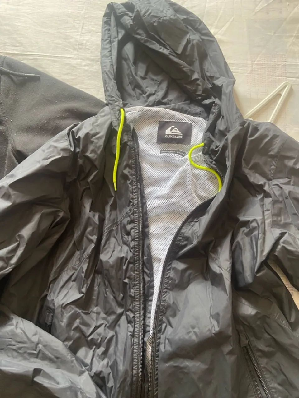 Vendo blusas vans, Lacoste, bermuda e jaqueta  - Foto 3