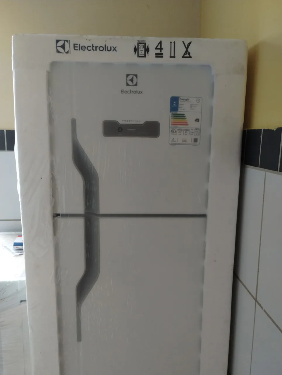 Geladeira Electrolux Nova na Caixa