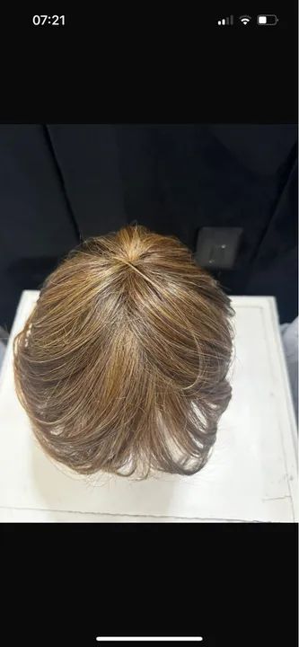 Peruca curta castanho com mechas loiras - Foto 4