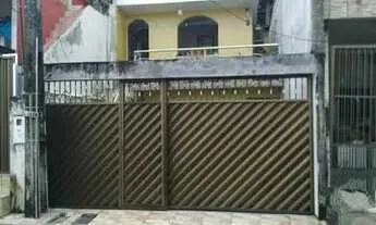//Casa no Bairro Vila da Prata próxima à praça do Cigs 