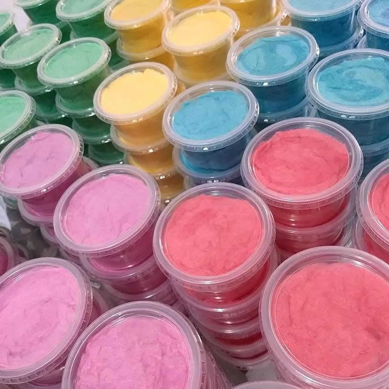 Máquina de fazer  algodão  doce  semi nova ! Com o material  pra trabalhar  ja - Foto 4