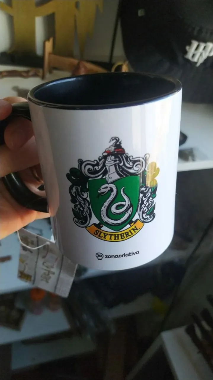 Caneca Slytherin - Zona Criativa,2 luminárias HP , chapéu,2 colares,vassoura HP