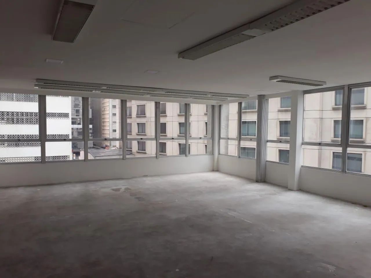 Conjunto Comercial 2 Andares com 460 m², 8 Vagas de Garagem. Paulista.