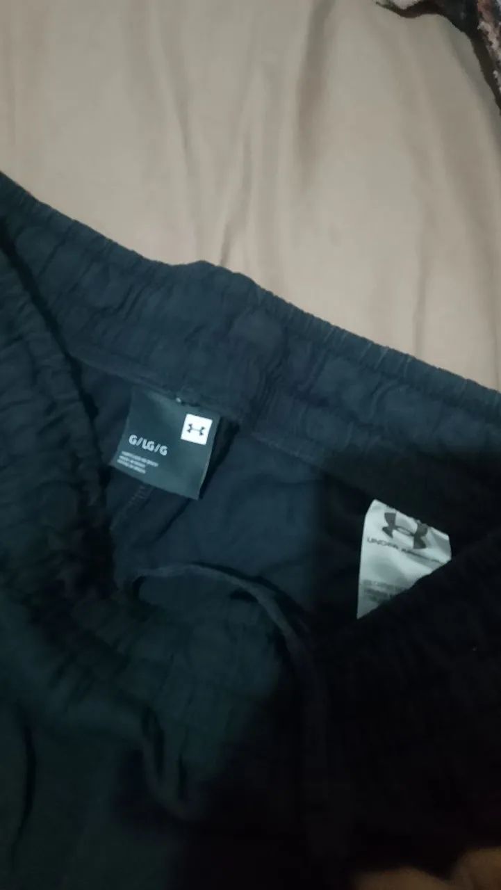 Bermuda moletom under Armour original  - Foto 3