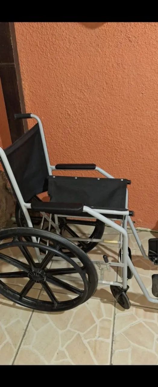 Vendo cadeira de rodas - Foto 3
