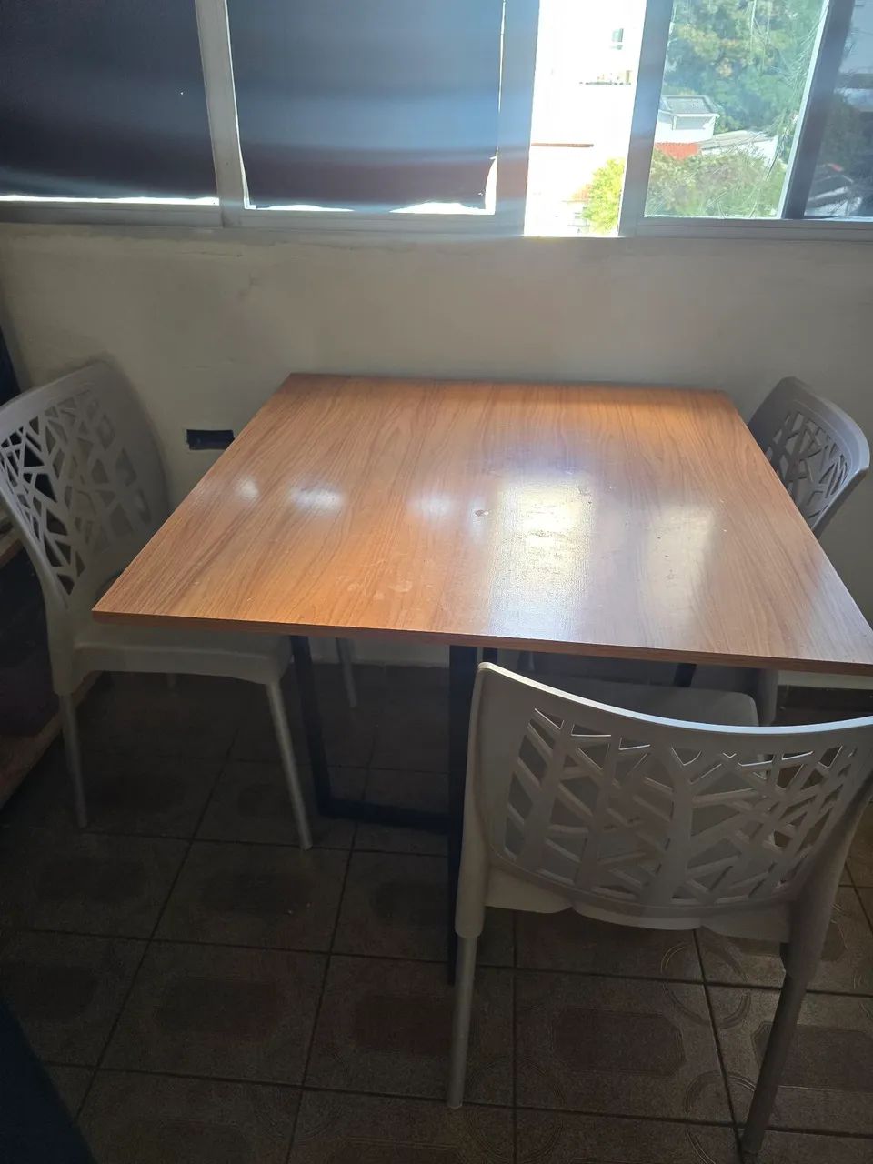 Mesa + 3 cadeiras