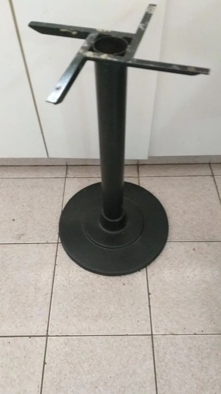 Pé  de Mesa de Ferro 