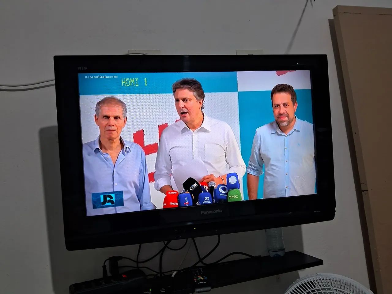 Tv Panasonic com conversor digital separado 