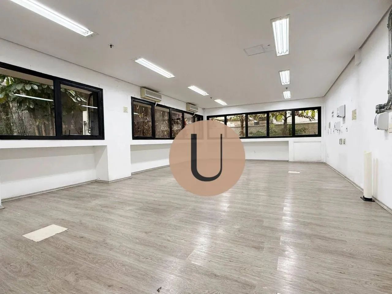 Prédio Comercial na Liberdade  São Paulo Prédio comercial de alto padrão com 13 andares, 1