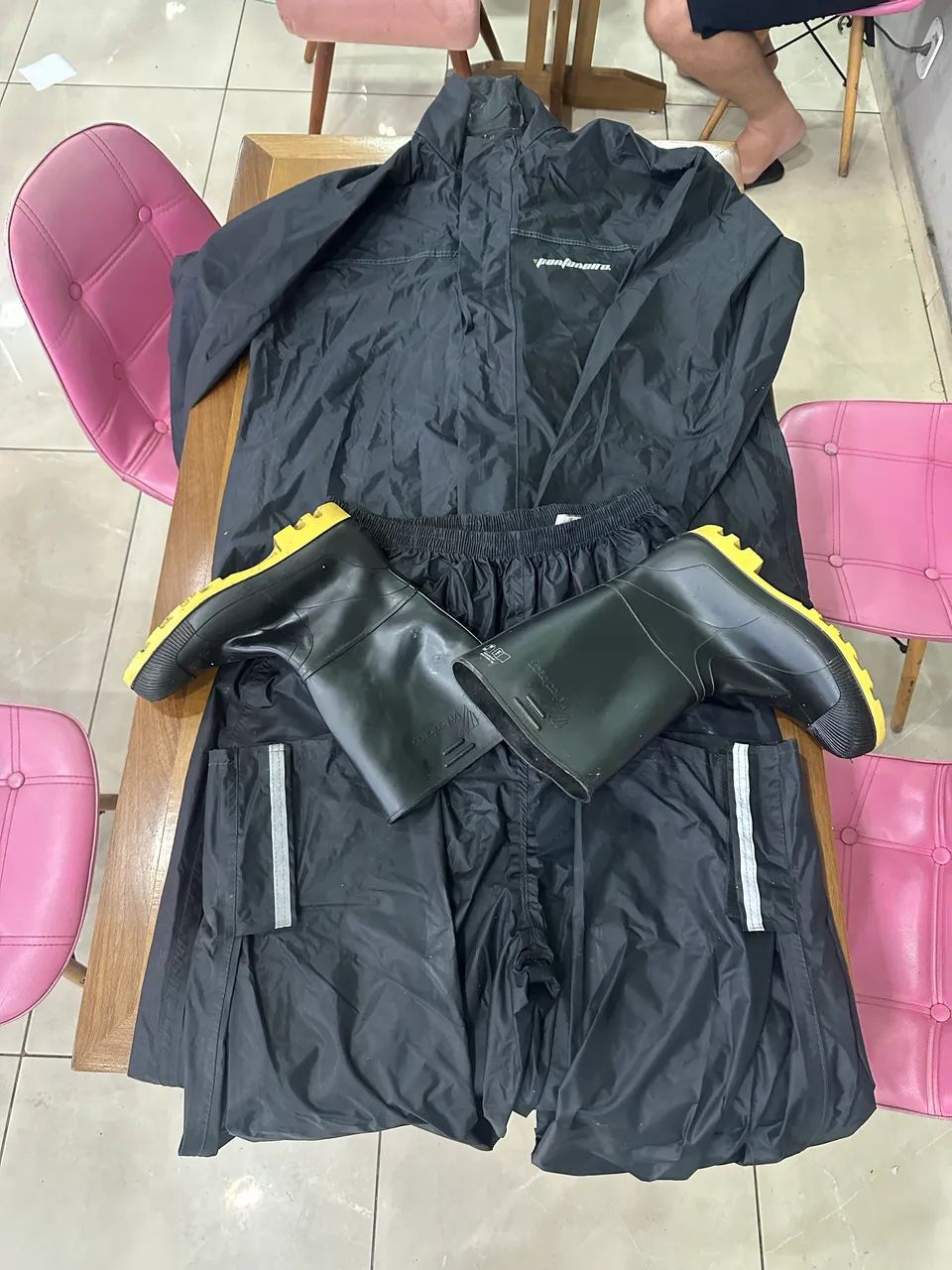 Capa de chuva para moto boy com bota( usada 2 vezes) - Foto 3