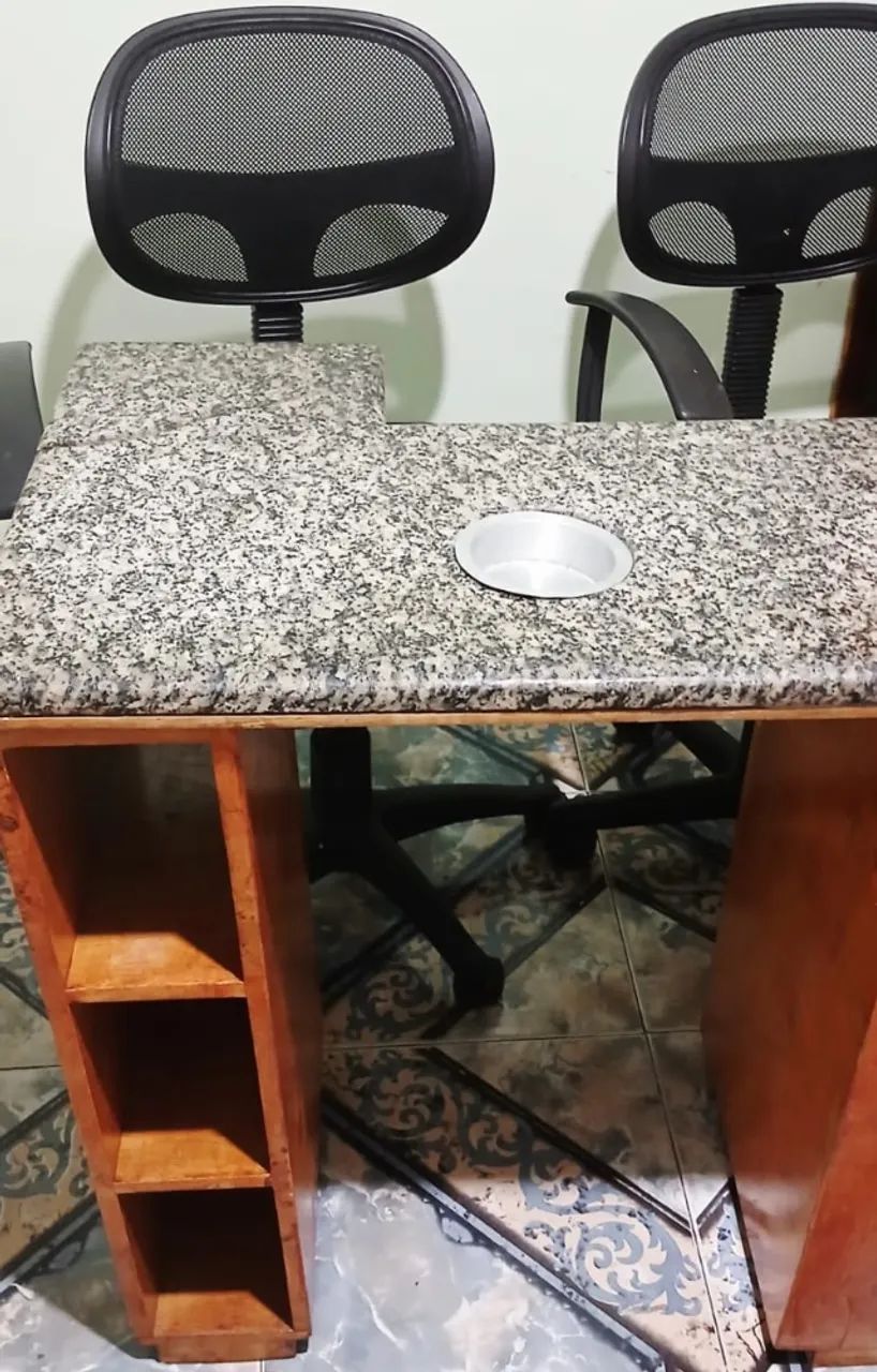 MESA DE MANICURE COM 2 CADEIRAS DE ESCRITORIO  - Foto 2