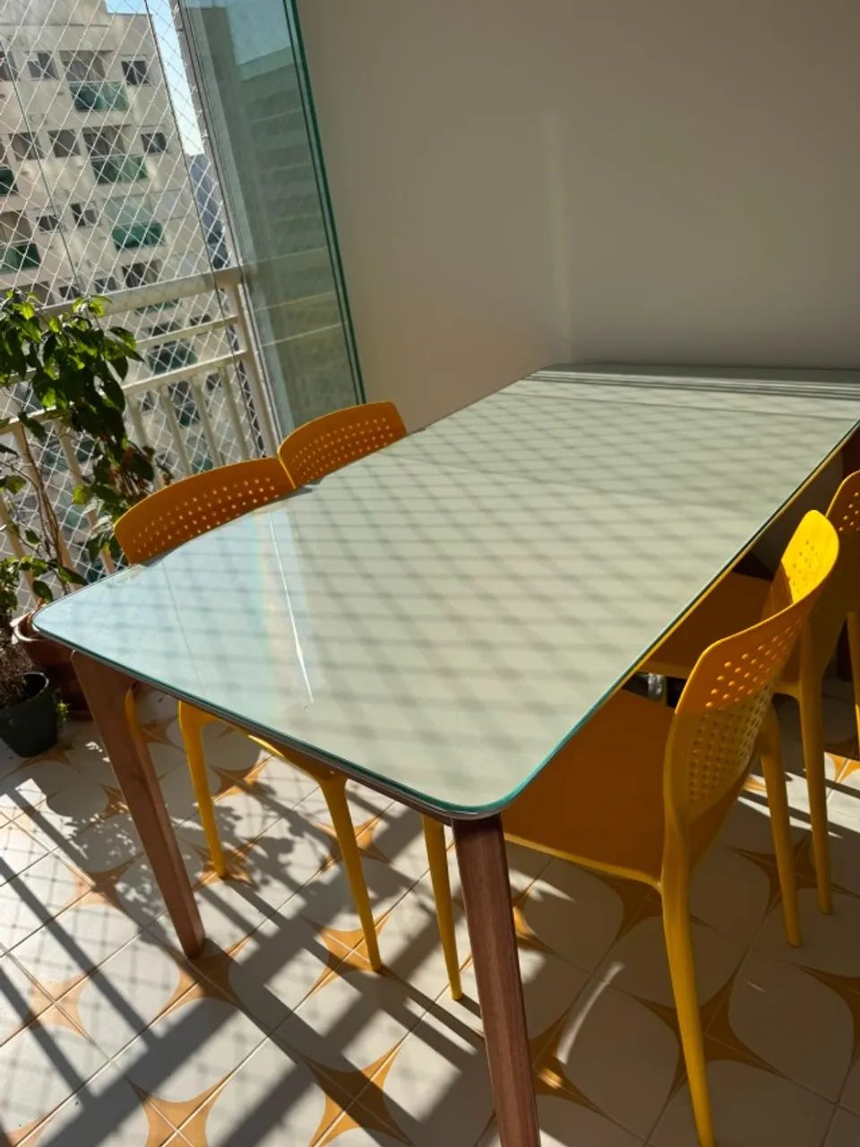 Mesa de jantar retangular (1,60 x 0,90m) + Tampo de vidro temperado - Barra Funda