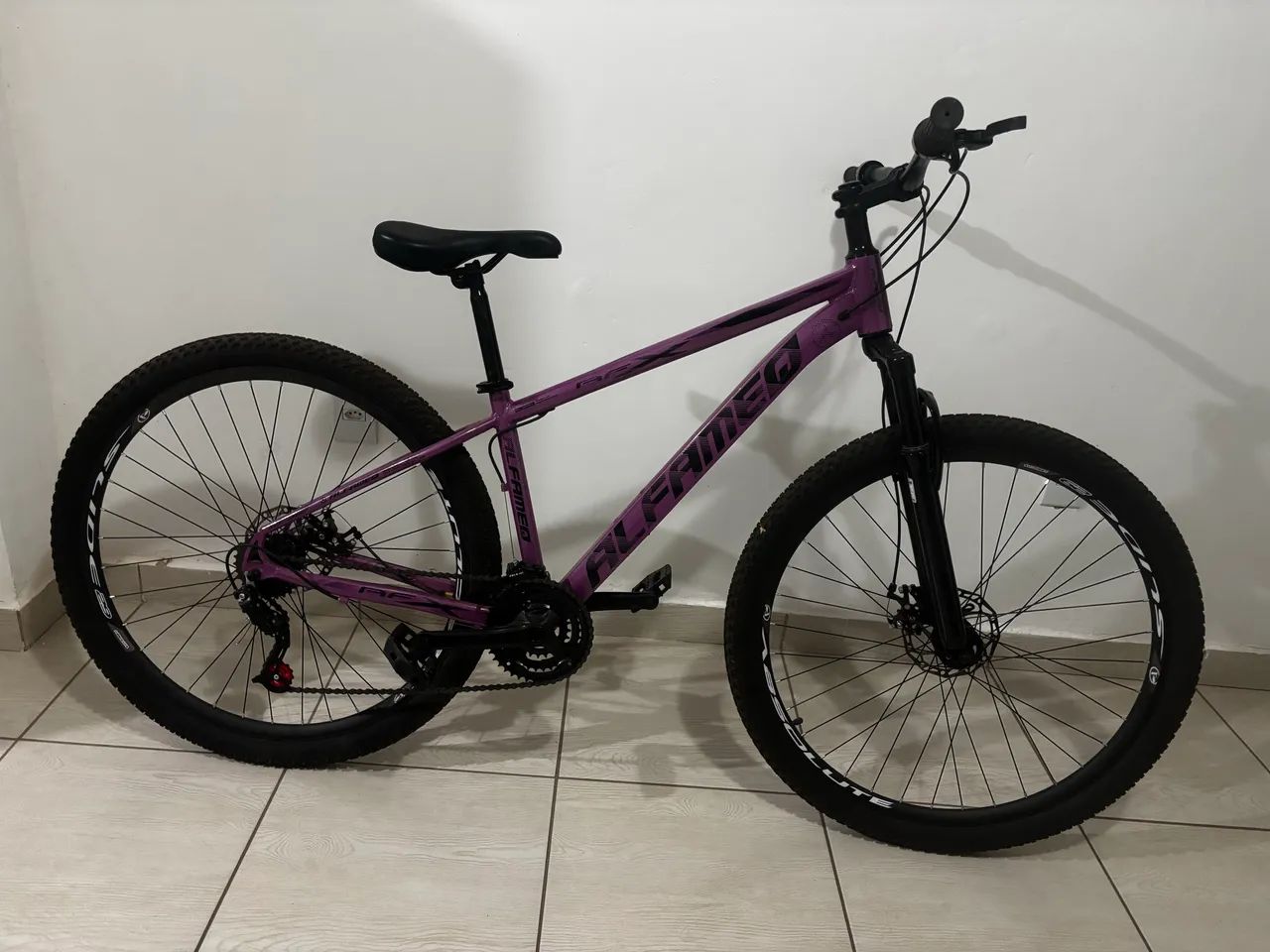 Bicicleta aro 29 roxa MUITO NOVA!
