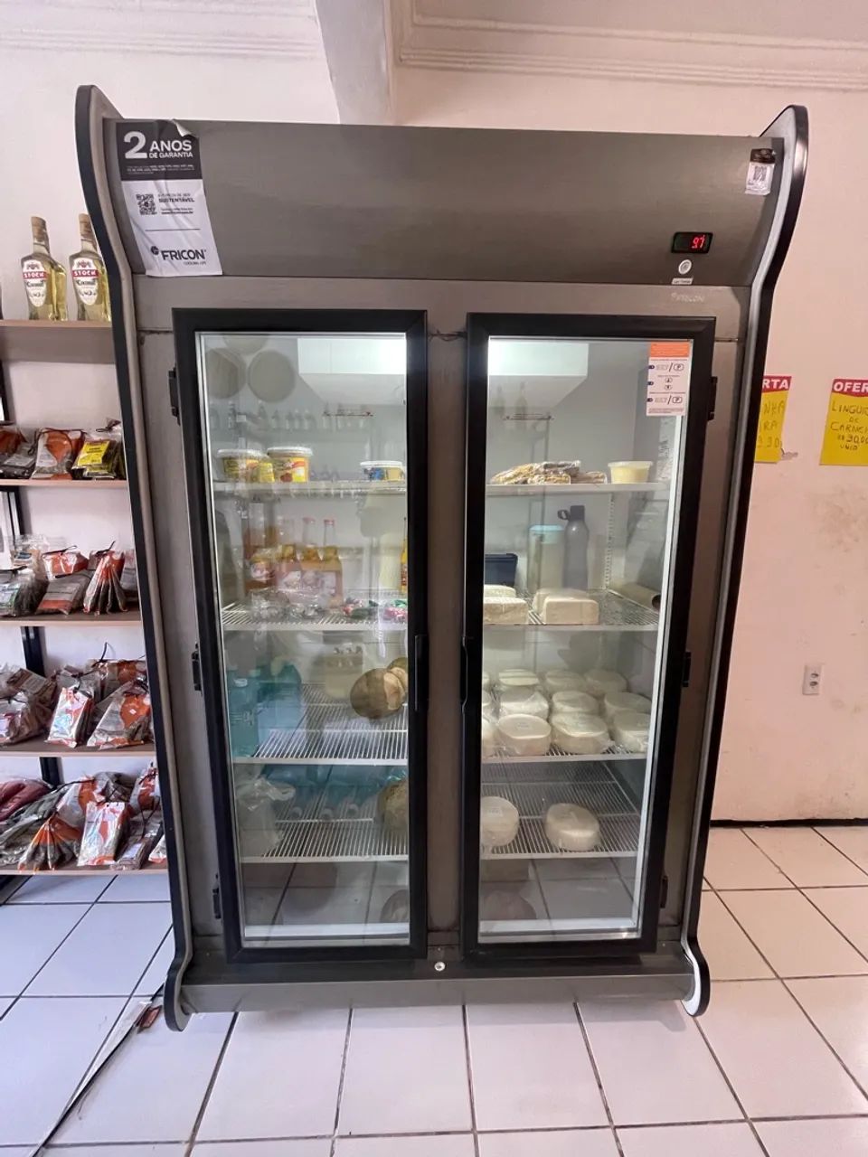 Geladeira fricon semi nova