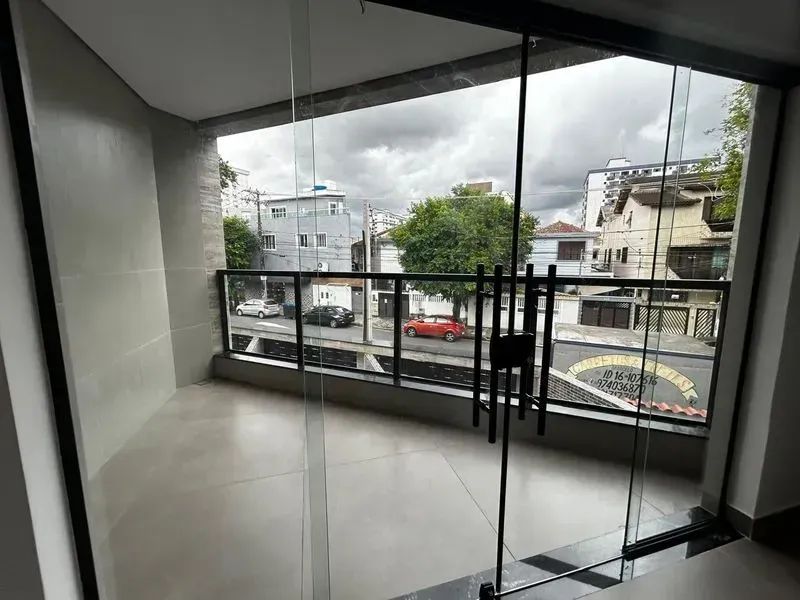 Linda casa sobreposta duplex, nova, com 3 suítes, piscina e churrasqueira - Foto 3