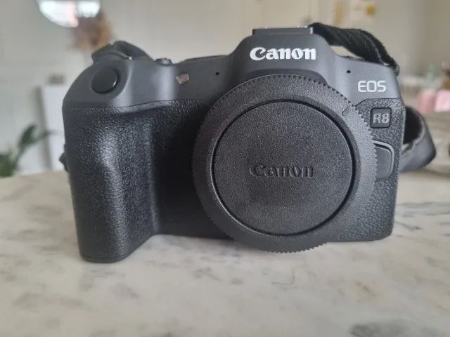 Canon R8