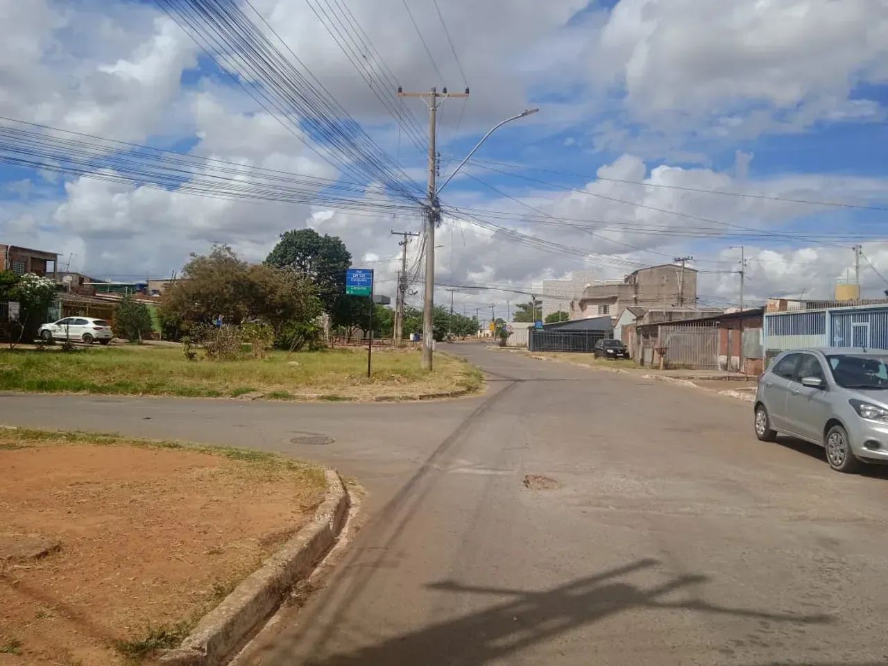 VENDE-SE UM SOBRADO NA QR 127 DA SAMAMBAIA SUL! - Foto 2