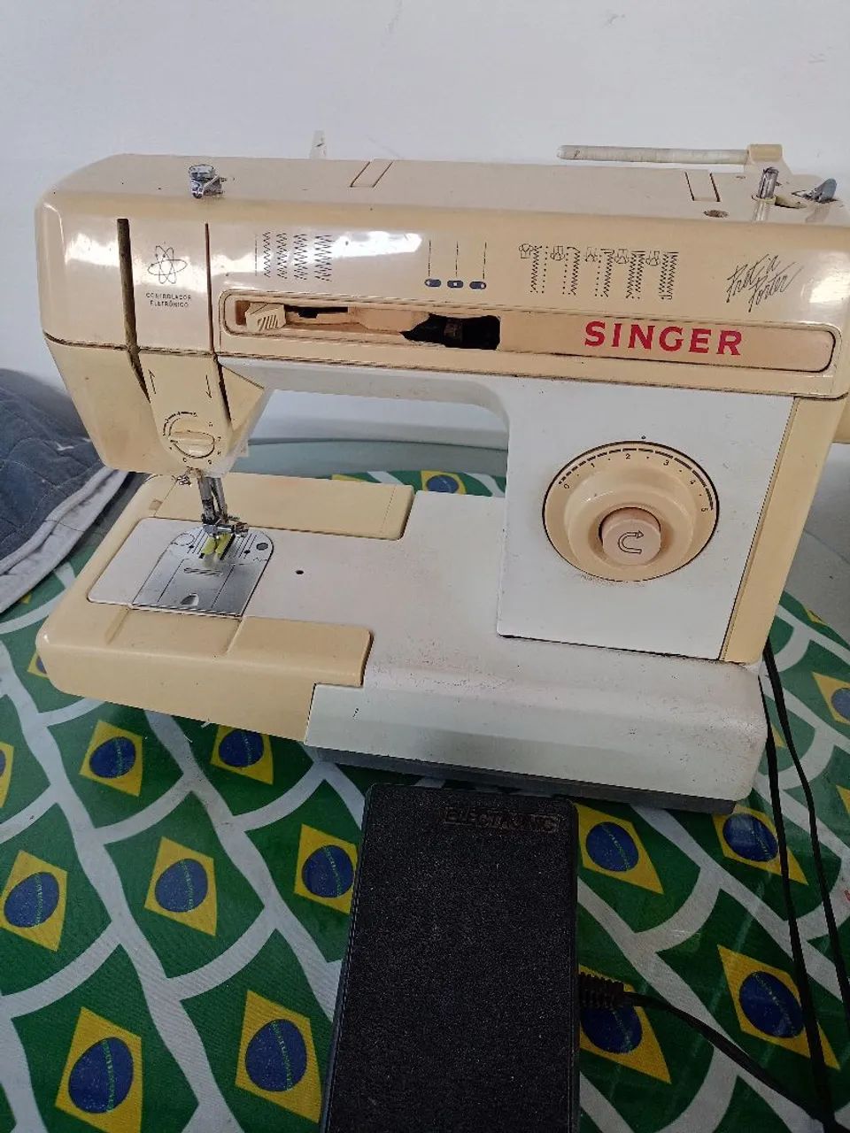 Vendo máquina Singer  - Foto 2
